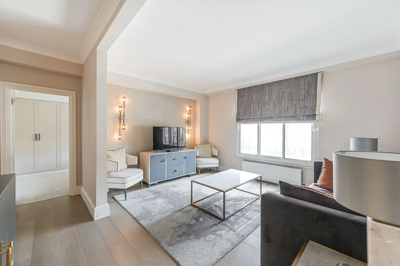 1 bed flat to rent — Flat 9, 1 Sloane Court East, London