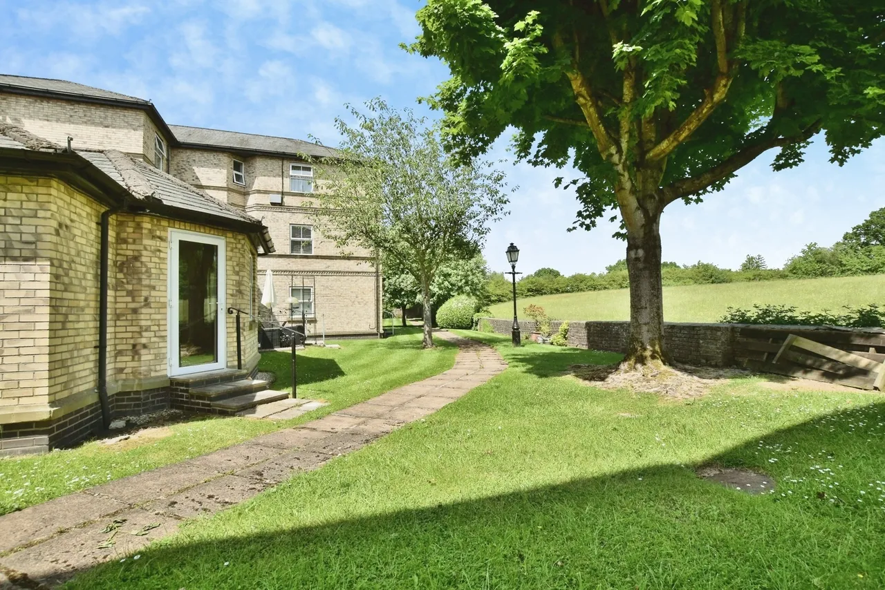 Brook Lane, Alderley Edge, Cheshire, SK9, photo 2