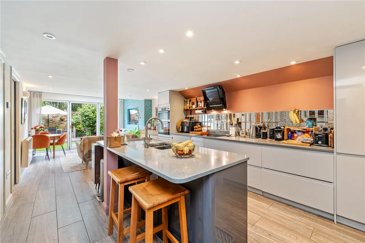 Jillian Close, Hampton, TW12 2NX, photo 5