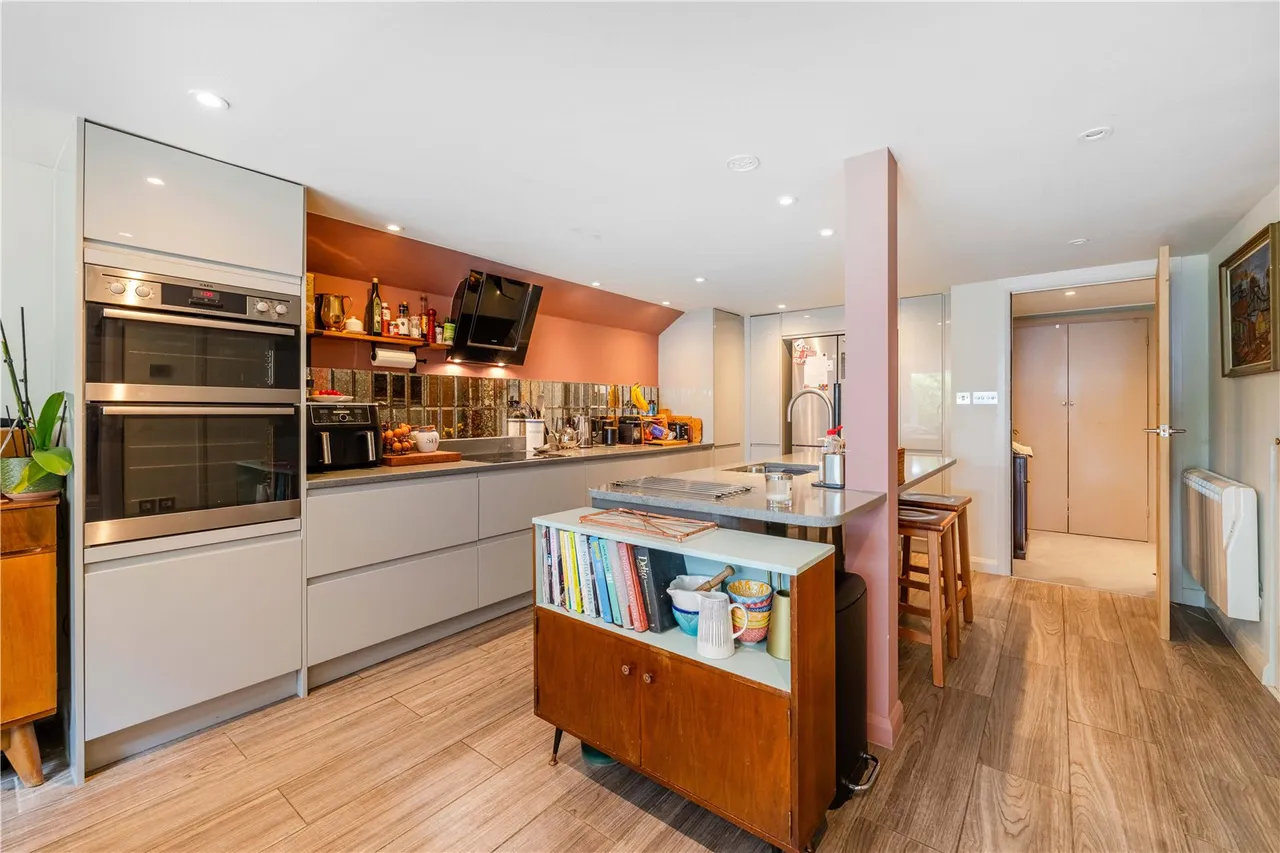 Jillian Close, Hampton, TW12 2NX, photo 6