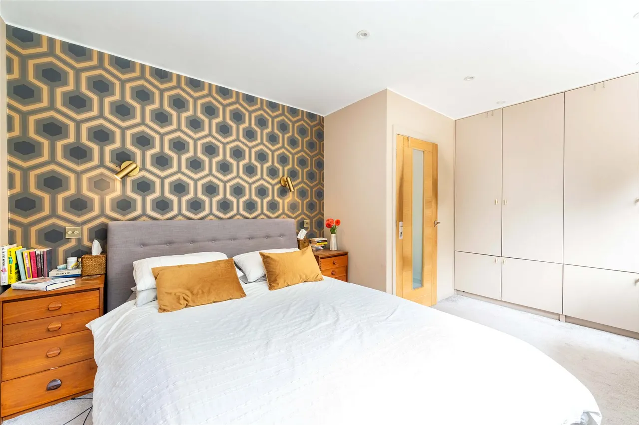 Jillian Close, Hampton, TW12 2NX, photo 9