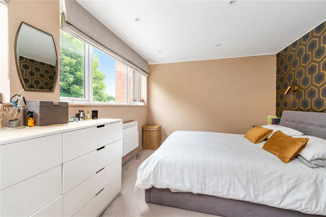 Jillian Close, Hampton, TW12 2NX, photo 8