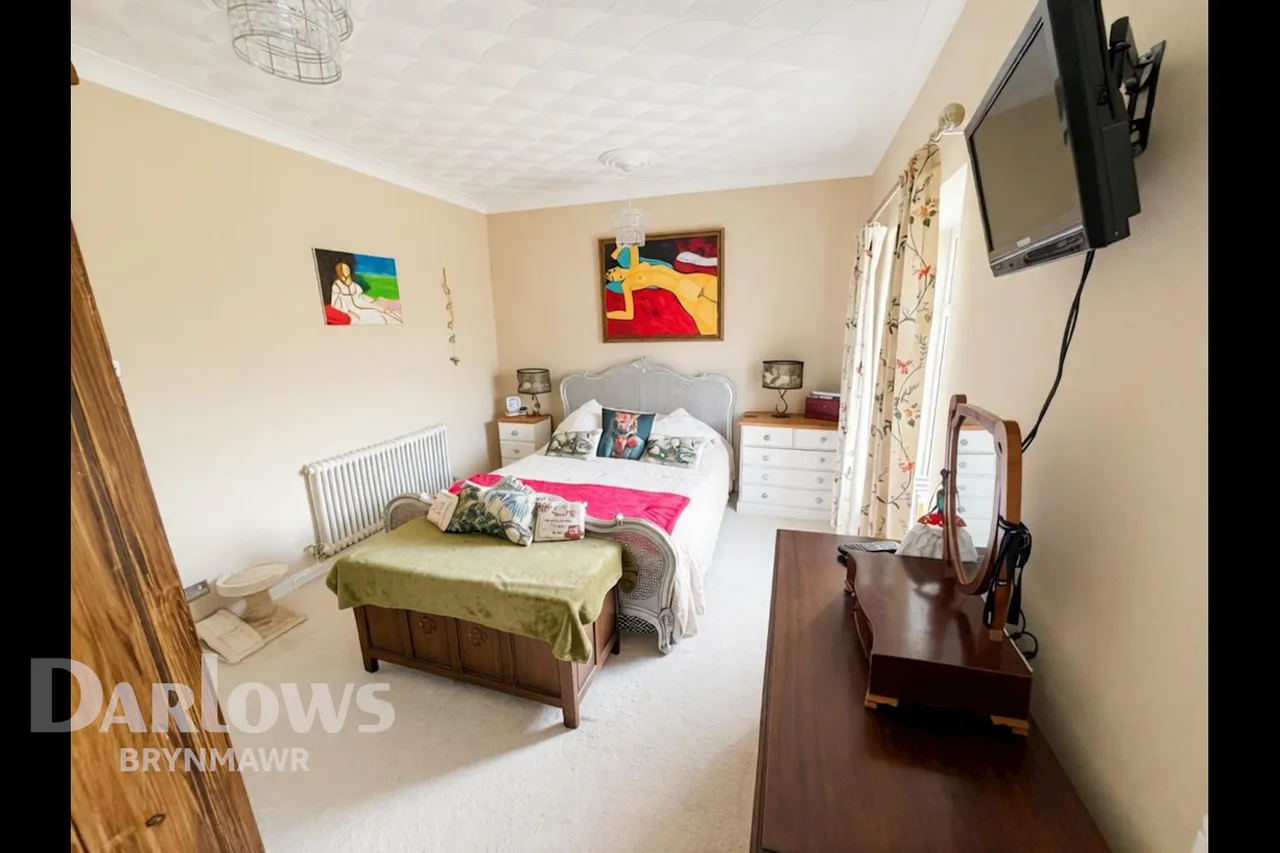 Aberbeeg Road, Abertillery, photo 13
