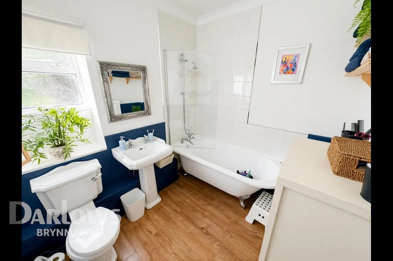 Aberbeeg Road, Abertillery, photo 15
