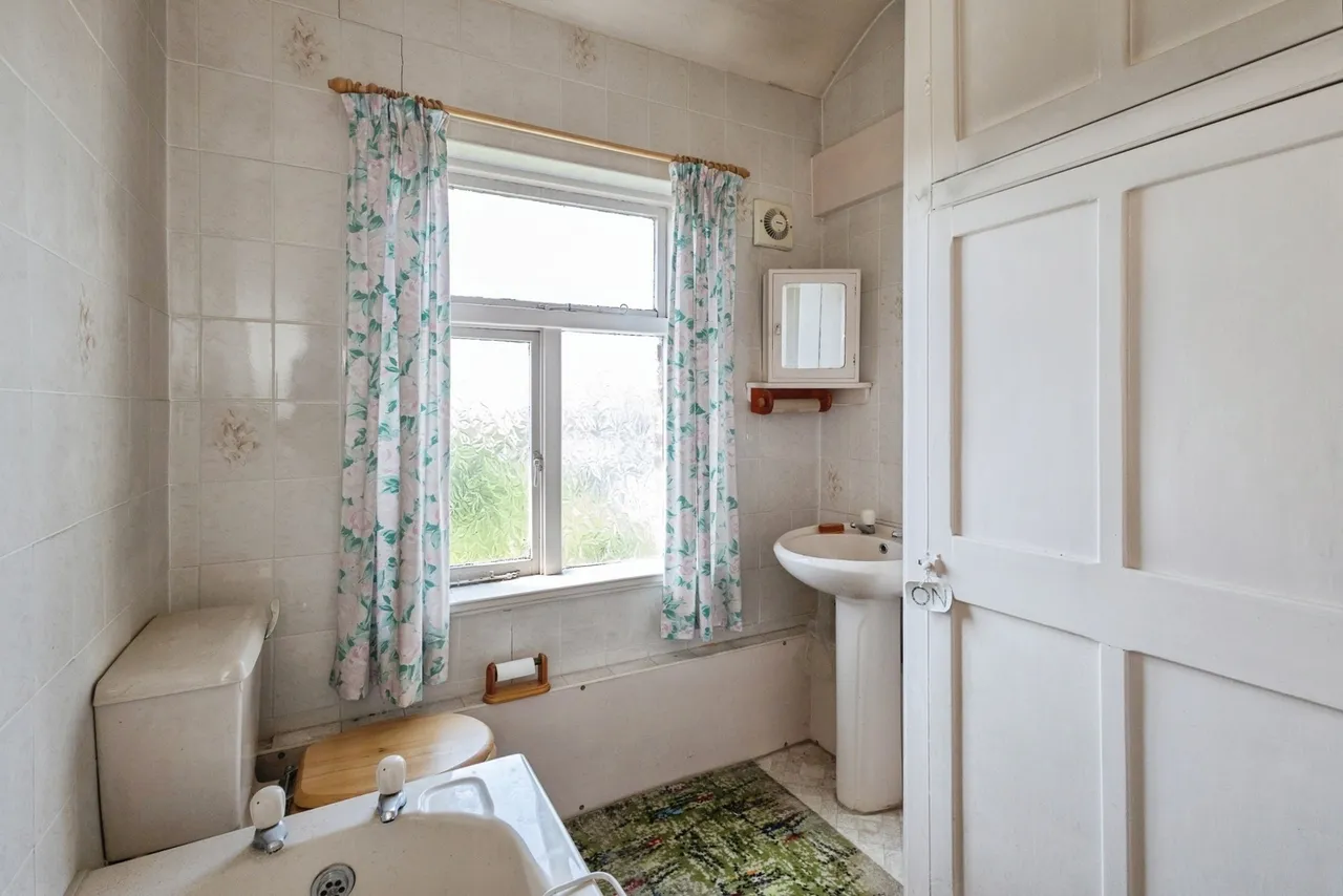 Montague Road, Ashton-under-Lyne, Greater Manchester, OL6, photo 14
