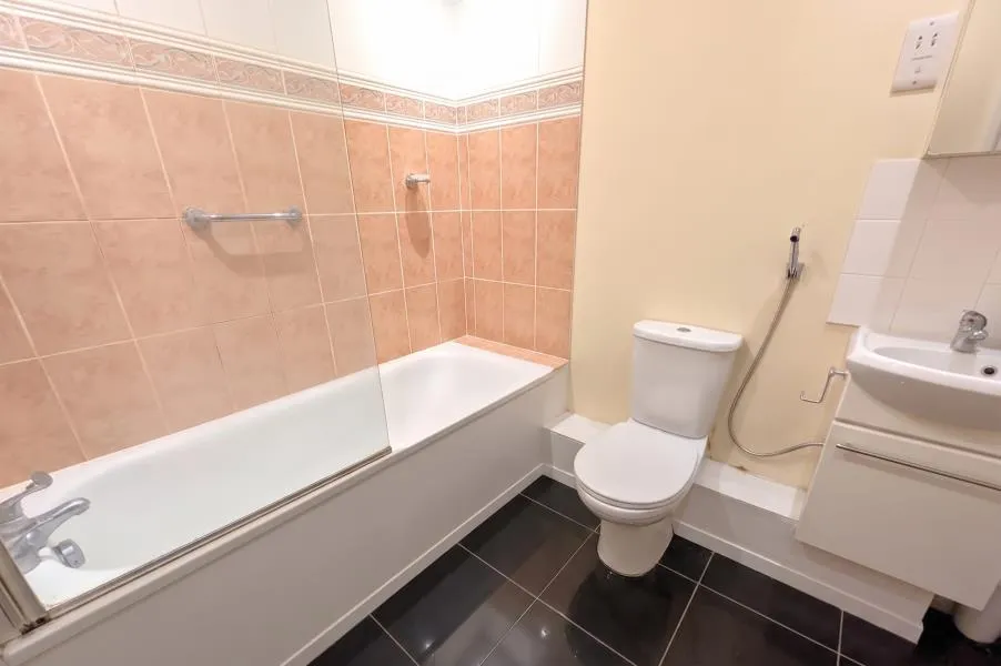 Goldsworth Road, Woking, GU21, photo 6