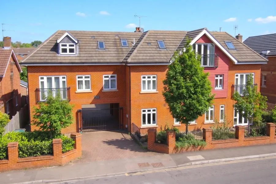 2 bed flat to rent, Goldsworth Road, Woking, GU21