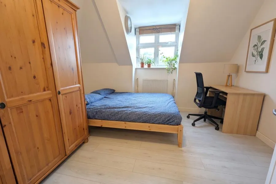 Goldsworth Road, Woking, GU21, photo 4
