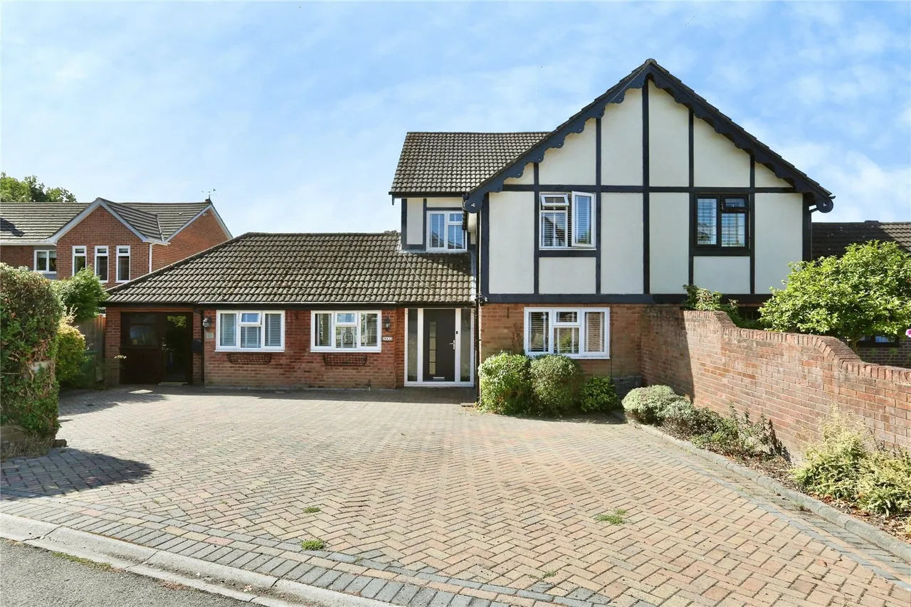 5 bed house for sale, Heath Road, Locks Heath, SO31