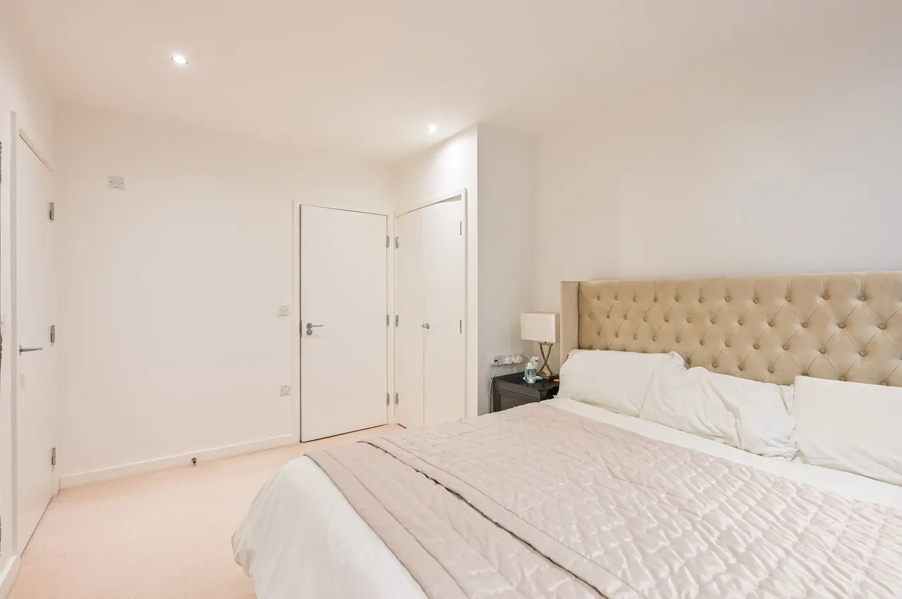 25% Share, Flat 21 Mare Apartments, LONDON, photo 7