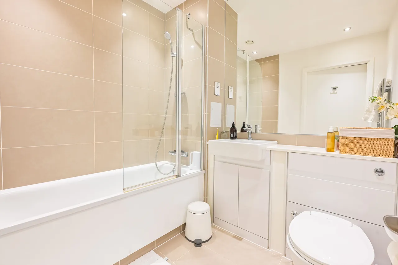 25% Share, Flat 21 Mare Apartments, LONDON, photo 10