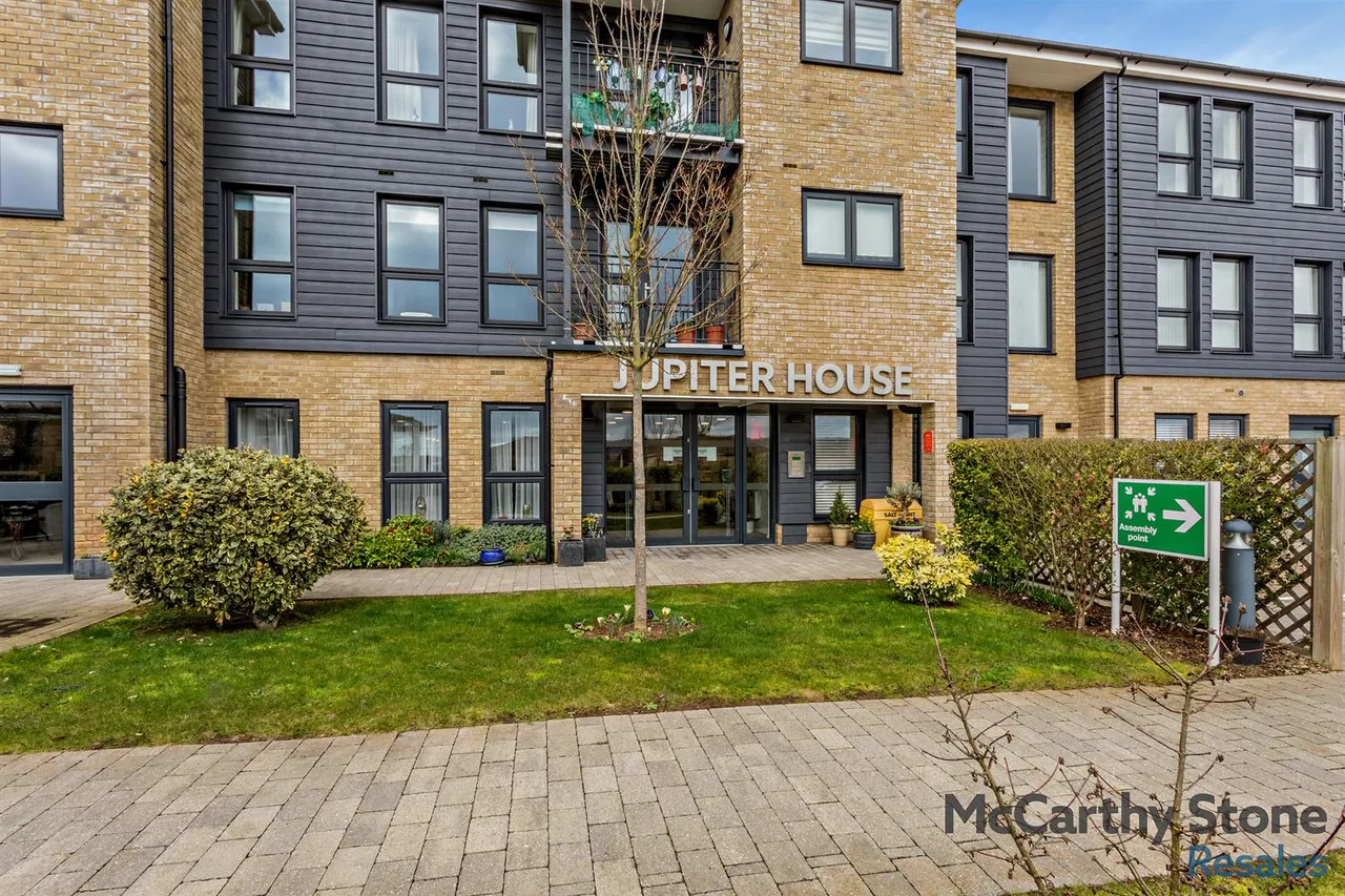 Hindhead Knoll, Walnut Tree, MK7, photo 19