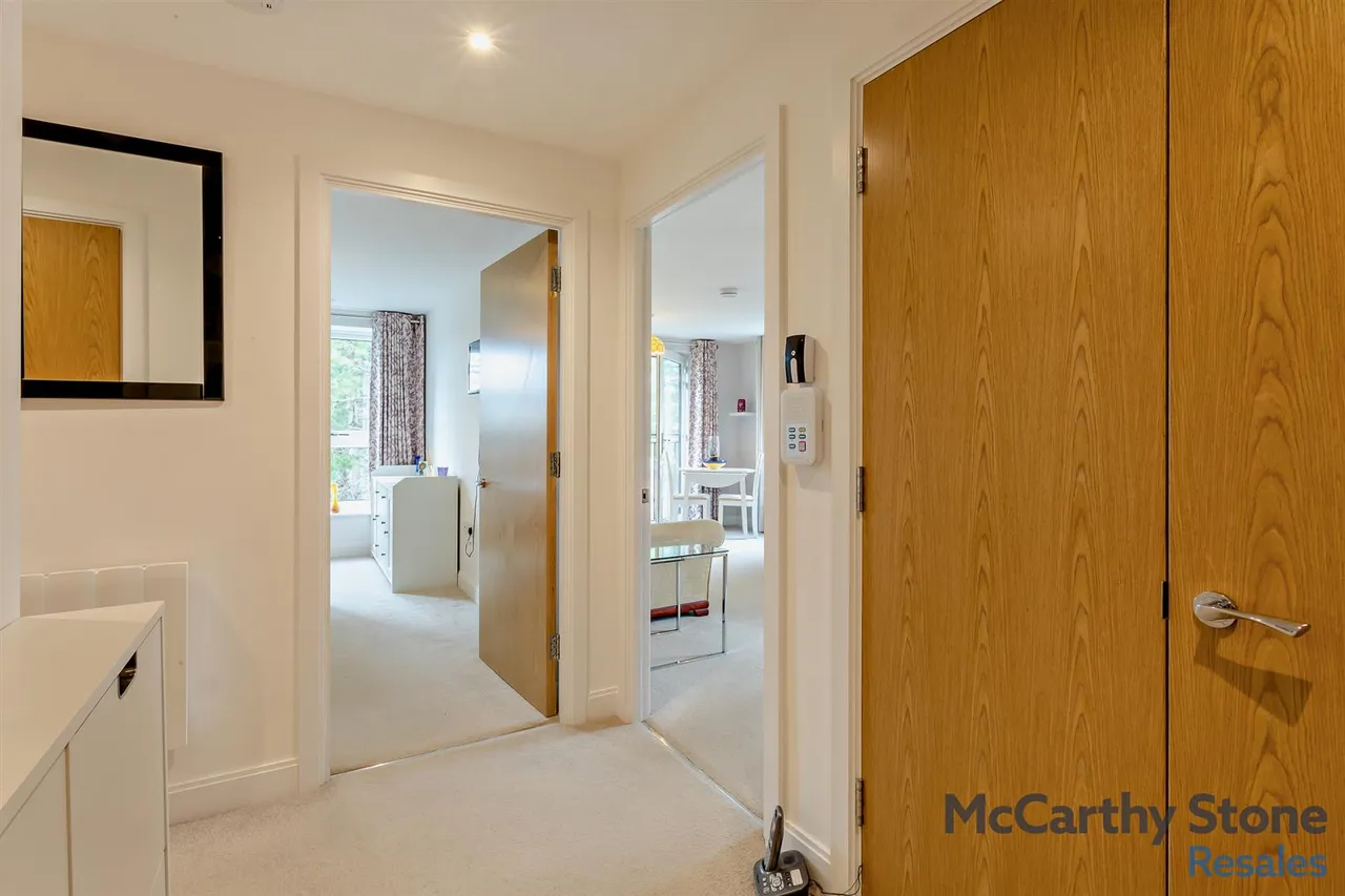 Hindhead Knoll, Walnut Tree, MK7, photo 16