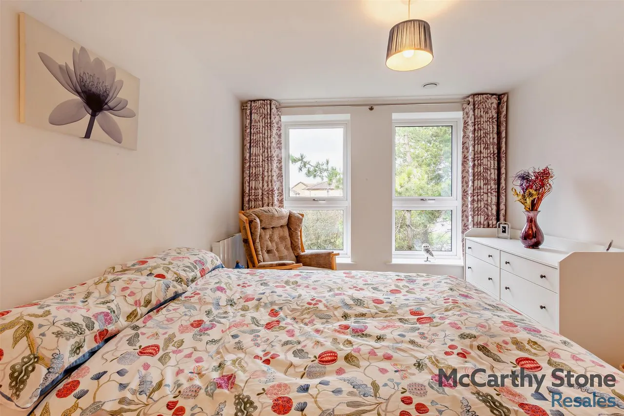Hindhead Knoll, Walnut Tree, MK7, photo 7