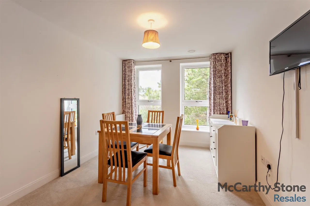 Hindhead Knoll, Walnut Tree, MK7, photo 12