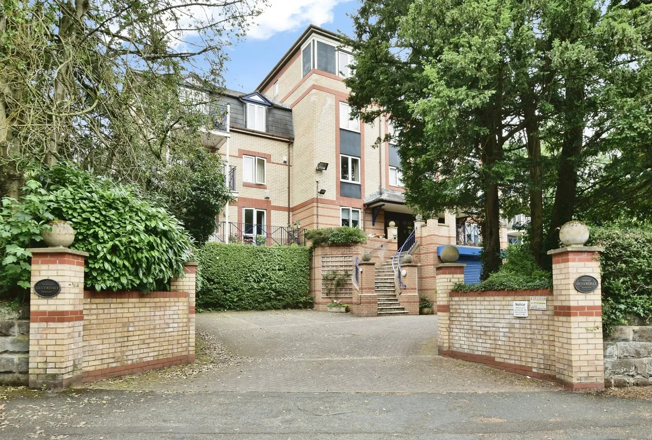 2 bed flat for sale — Racefield Road, Altrincham, WA14