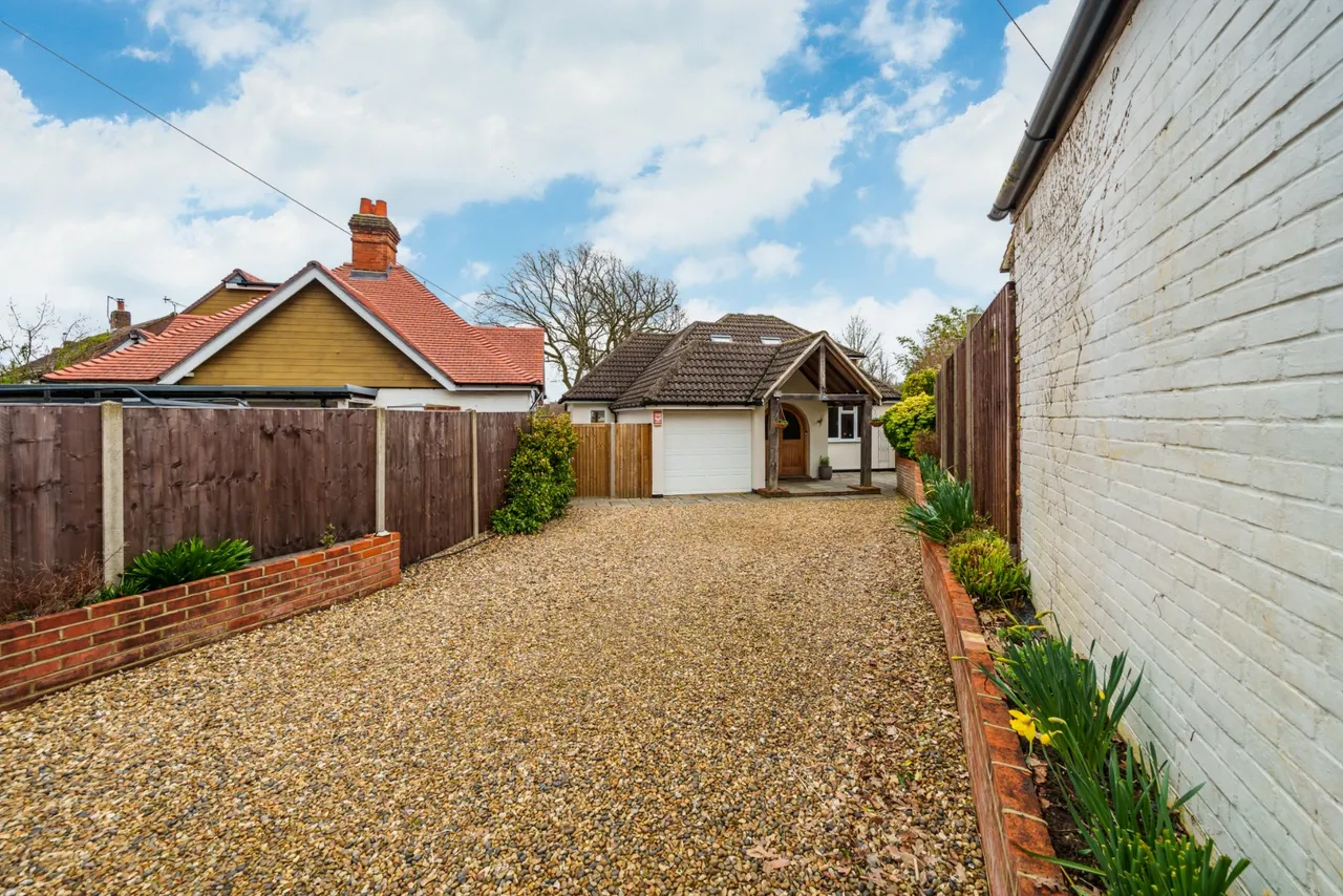 5 bed house for sale, Rowtown, KT15