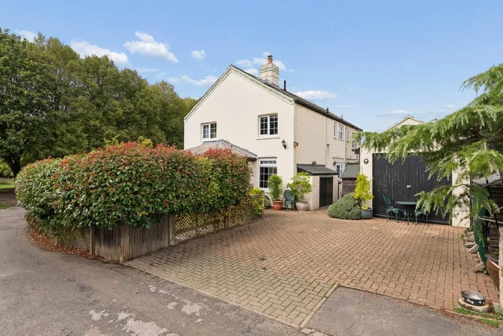 2 bed house for sale, Vicarage Road, Bradwell