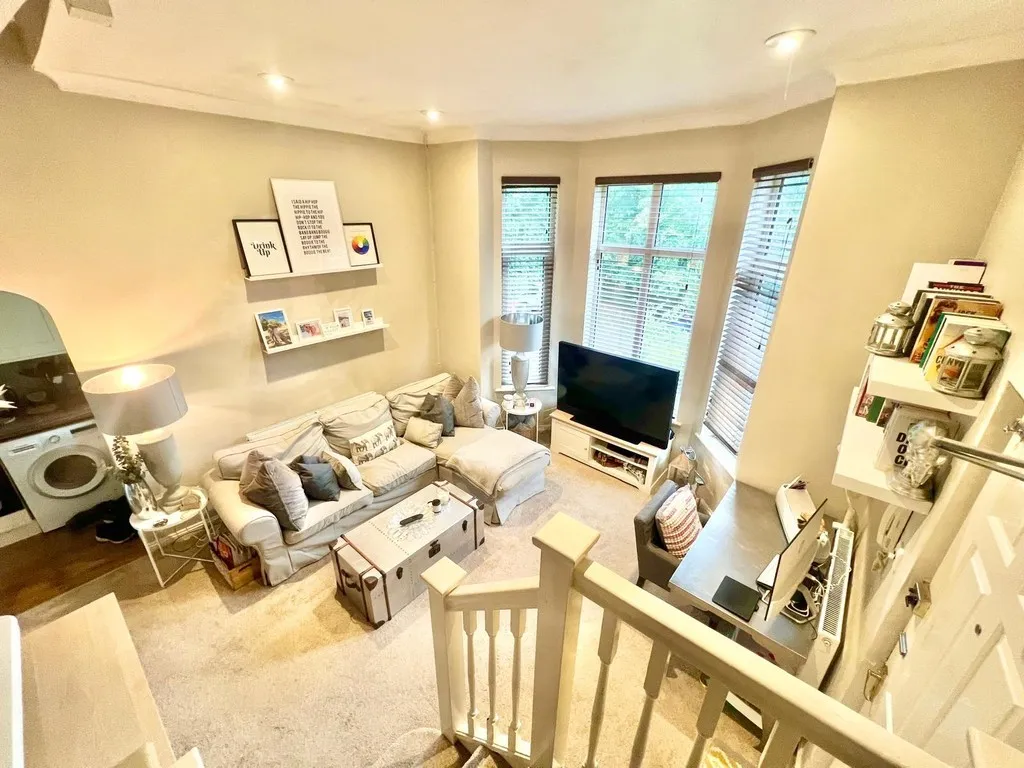 Guildford Road, Farnham, photo 2