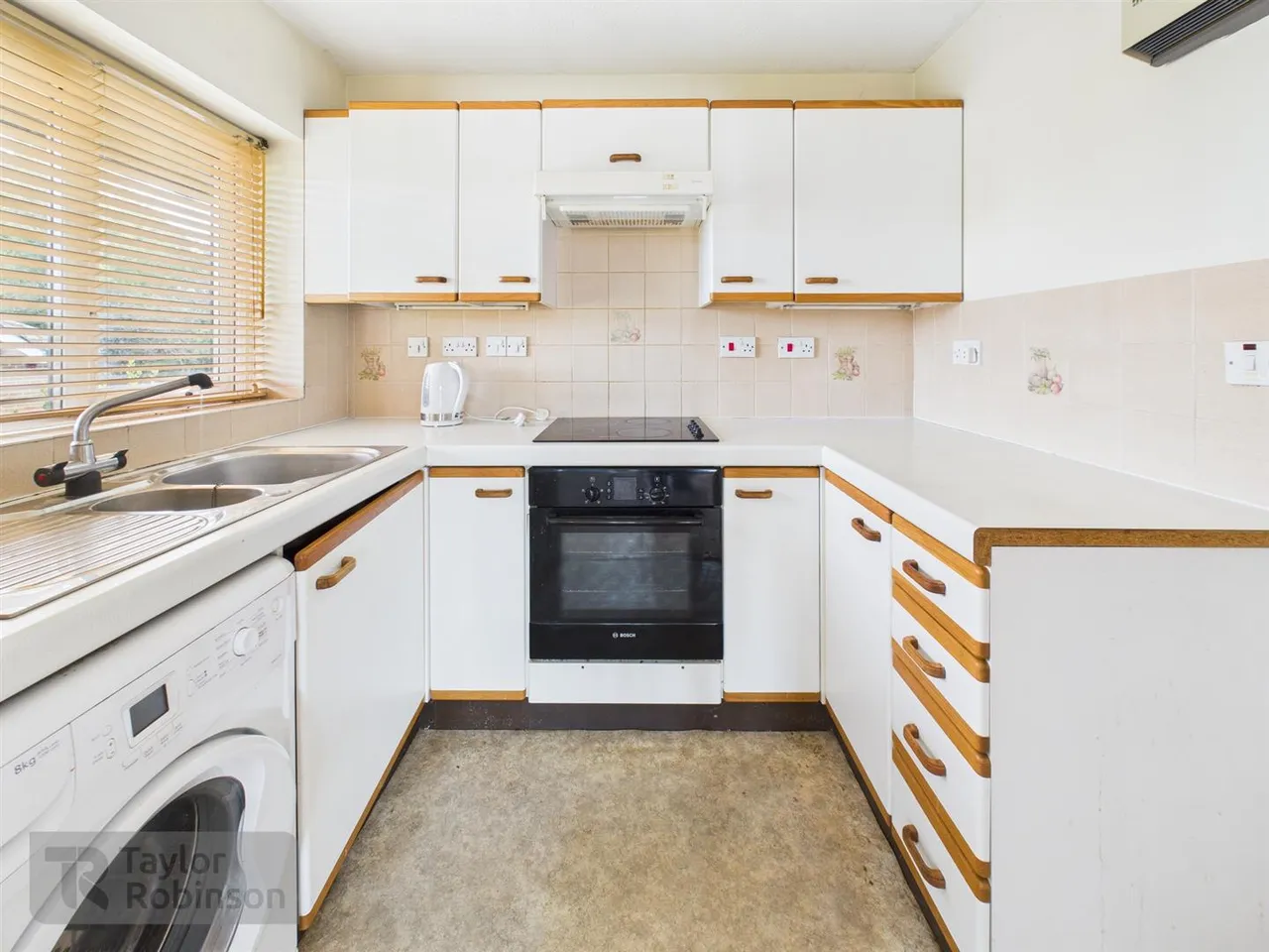 Belloc Close, Pound Hill, RH10, photo 2
