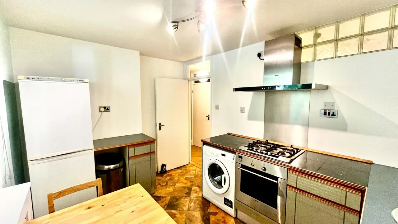 Hulverston Close, South Sutton, SM2, photo 2