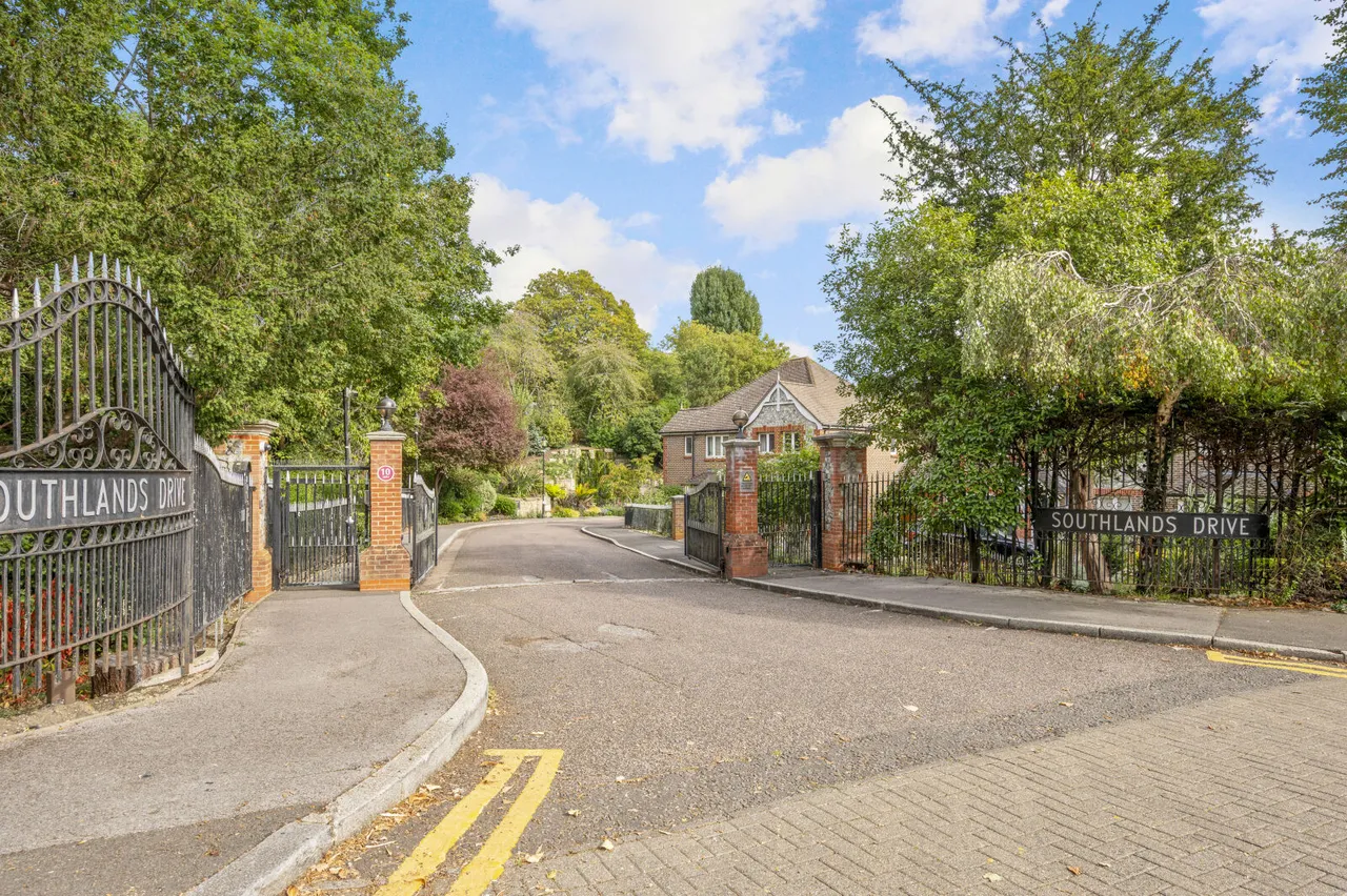 Southlands Drive, London, SW19, photo 18