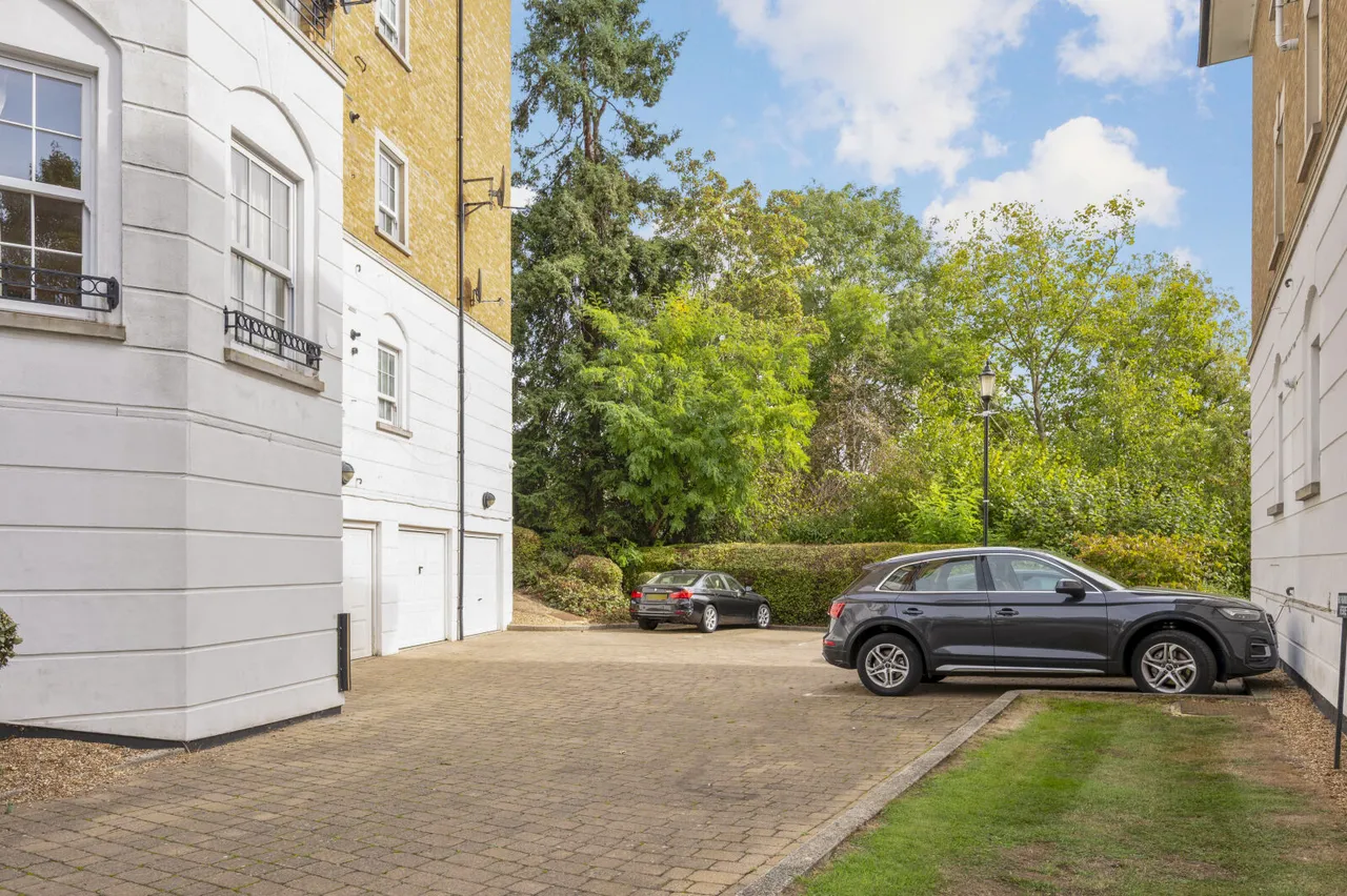 Southlands Drive, London, SW19, photo 17
