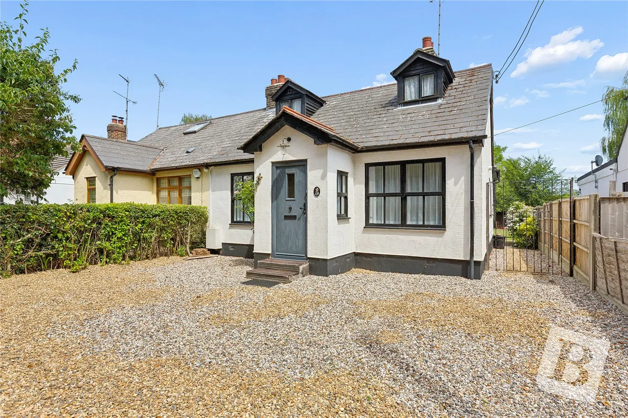 3 bed house for sale, Crow Green Road, Pilgrims Hatch, CM15