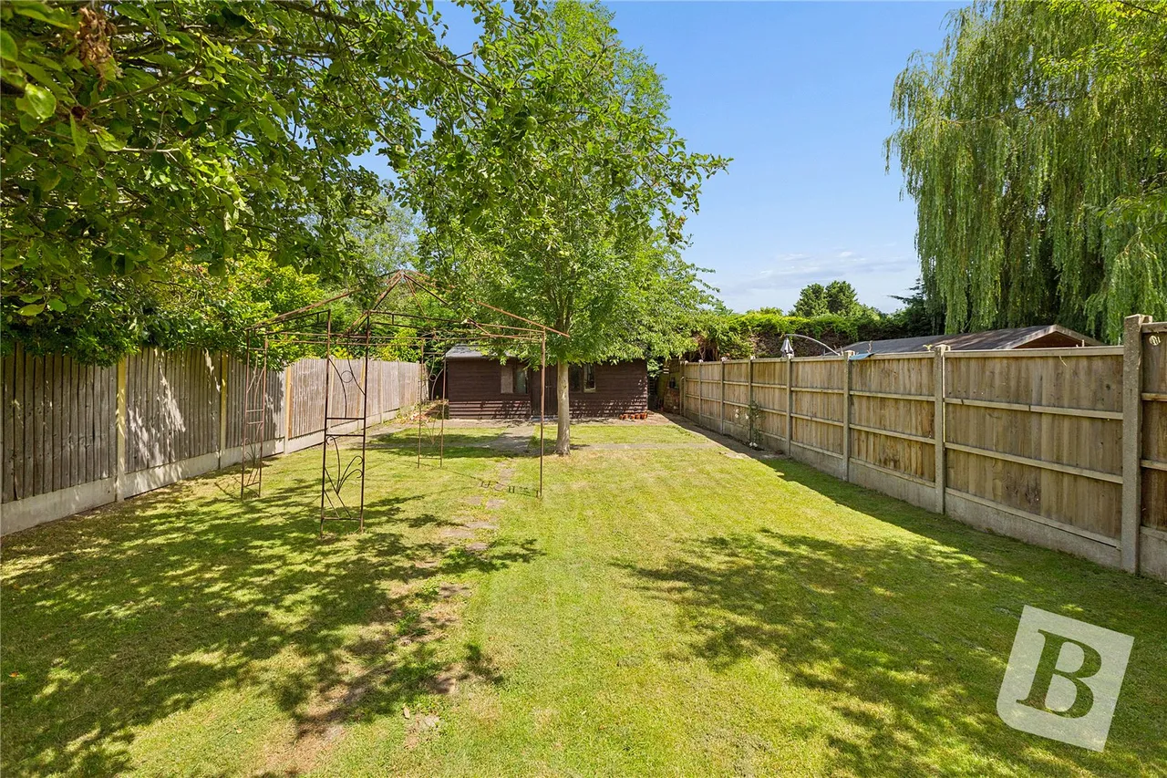 Crow Green Road, Pilgrims Hatch, CM15, photo 2