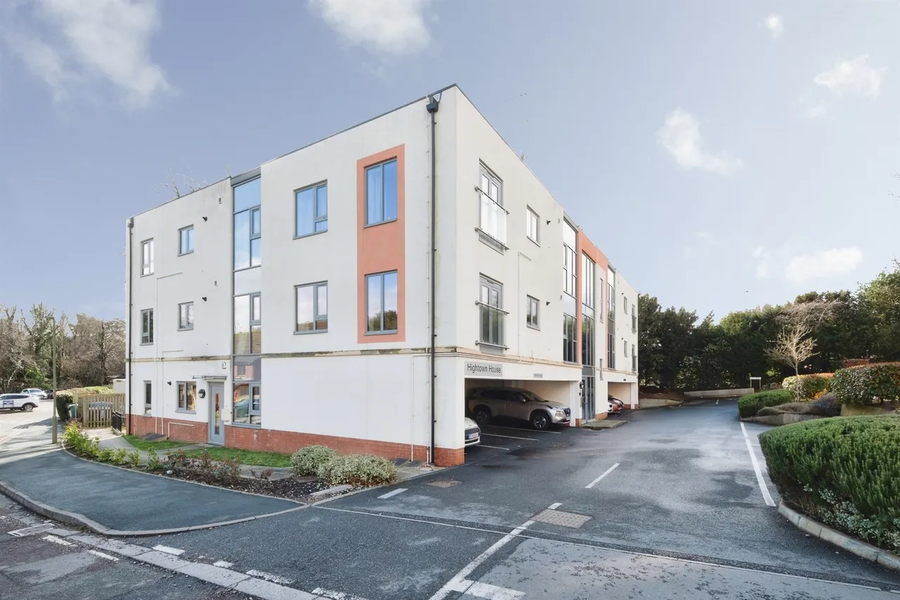 2 bed flat for sale, Hightown Gardens, Banbury, OX16