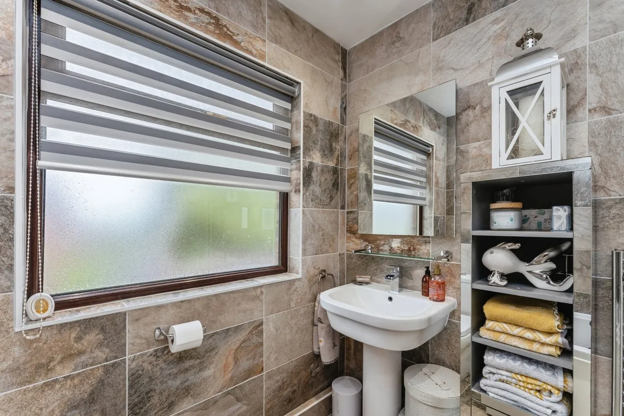 Windsor Drive, Whitby, CH65, photo 17