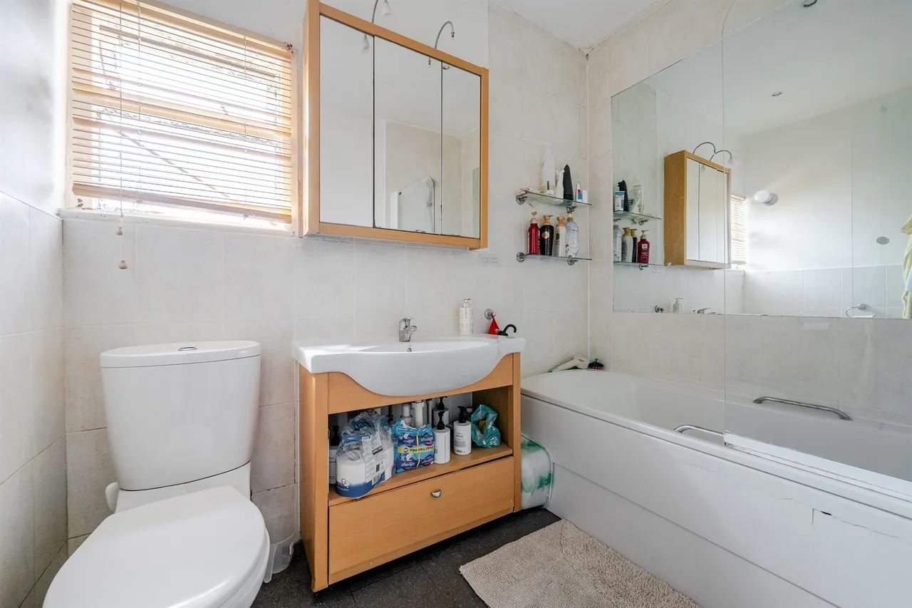 Sittingbourne Avenue, Enfield, EN1, photo 9