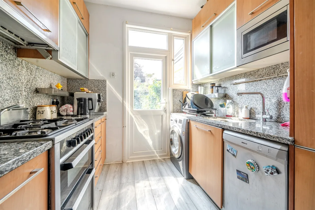 Sittingbourne Avenue, Enfield, EN1, photo 5