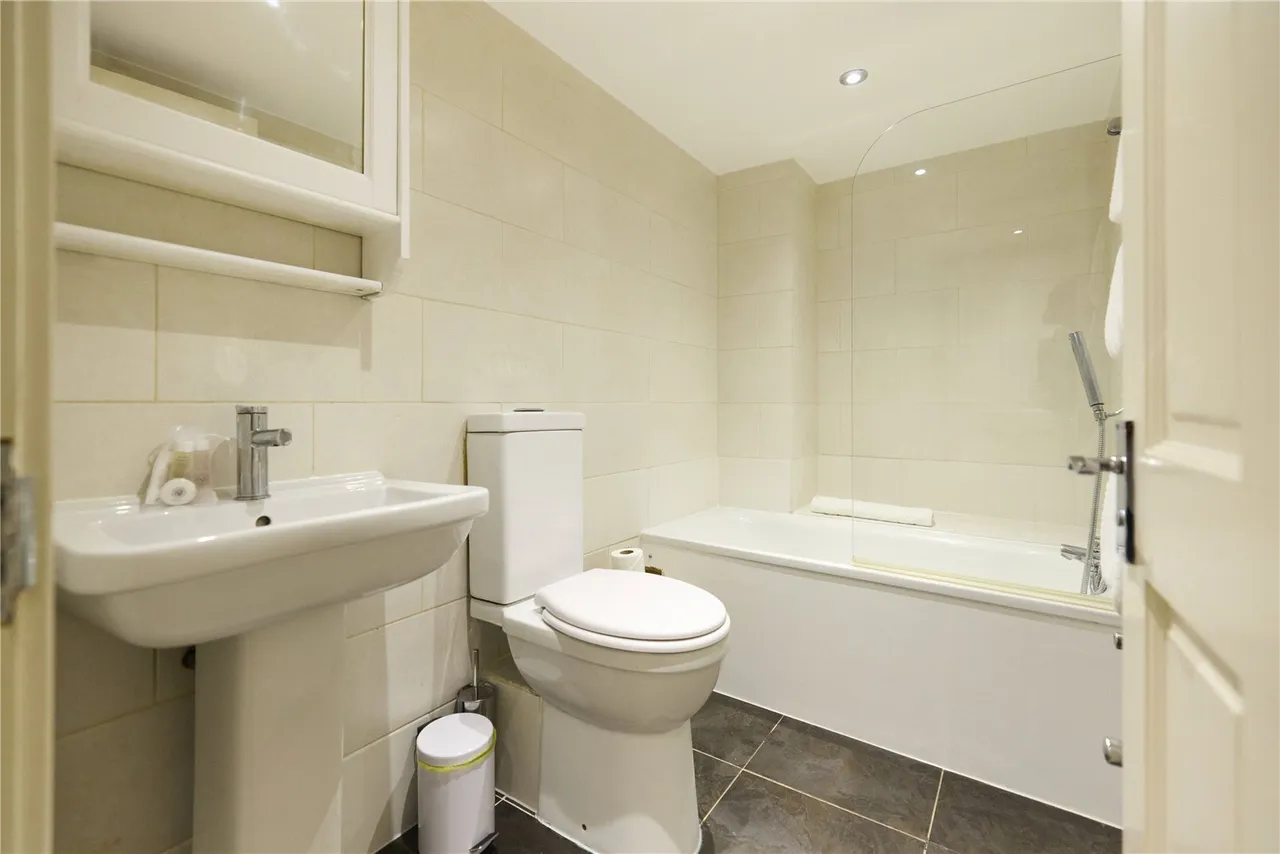 Mildenhall Road, London, E5, photo 25