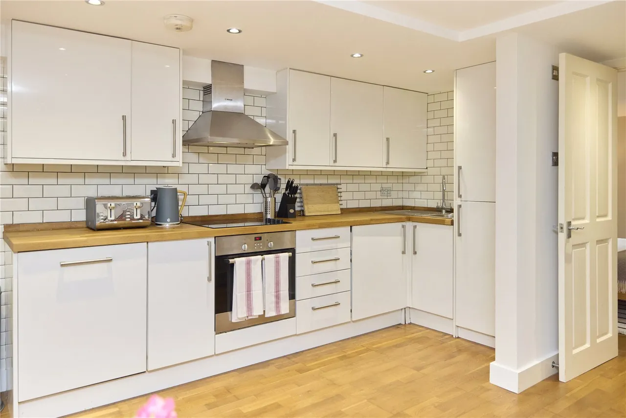 Mildenhall Road, London, E5, photo 15