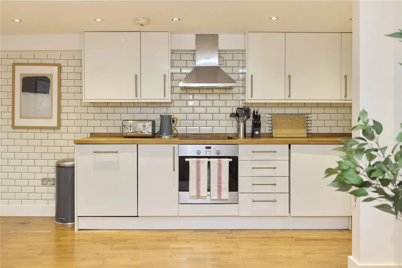 Mildenhall Road, London, E5, photo 14