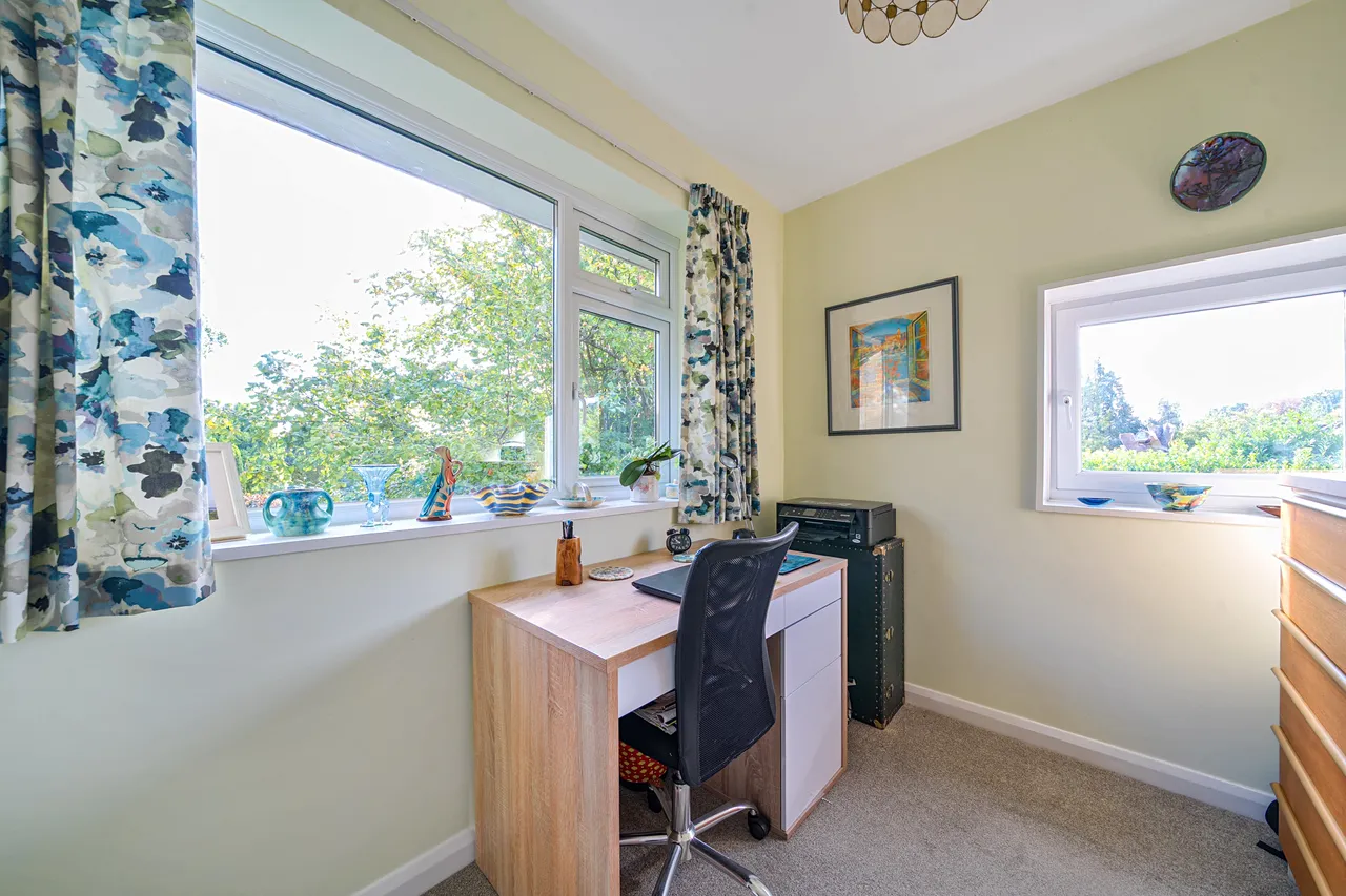 Hamm Court, Weybridge, KT13, photo 11