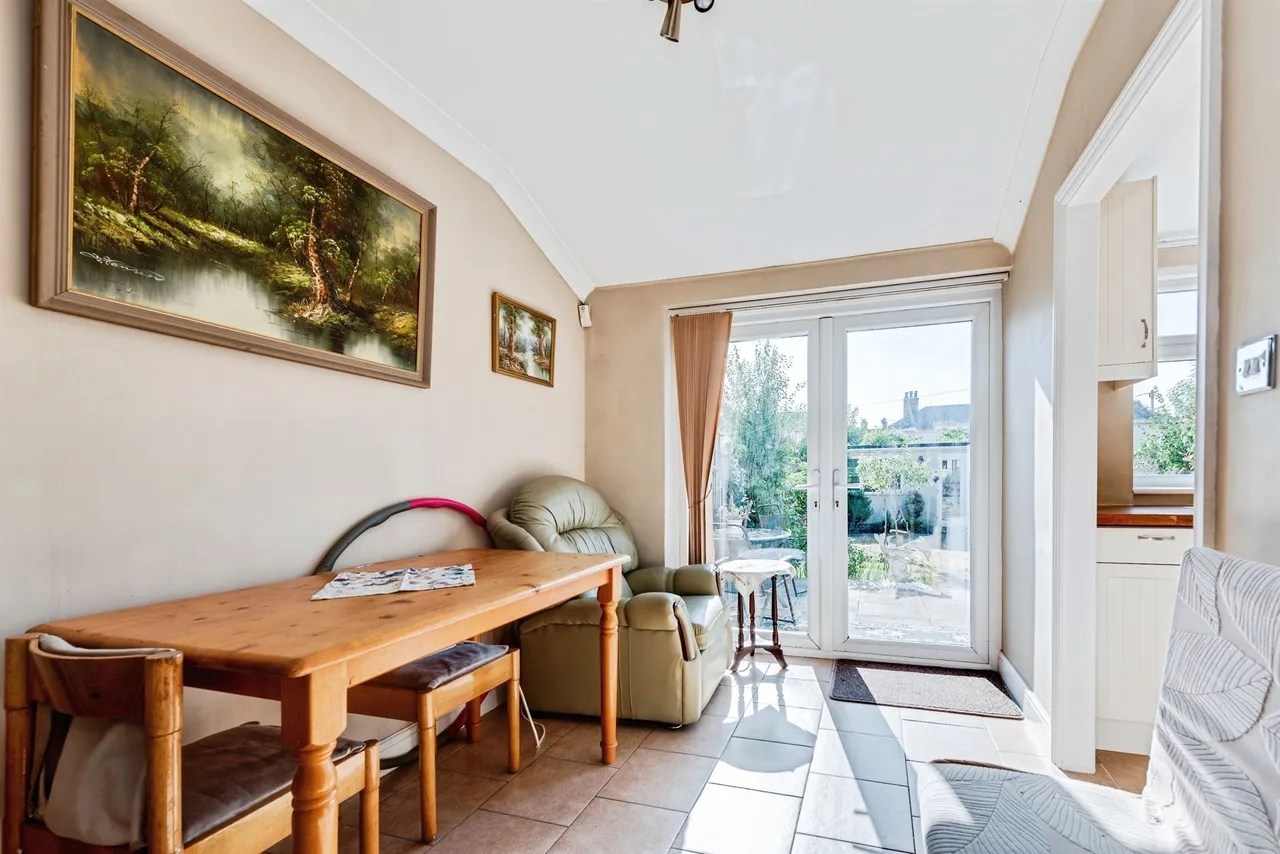 Merton Avenue, SWINDON, photo 9