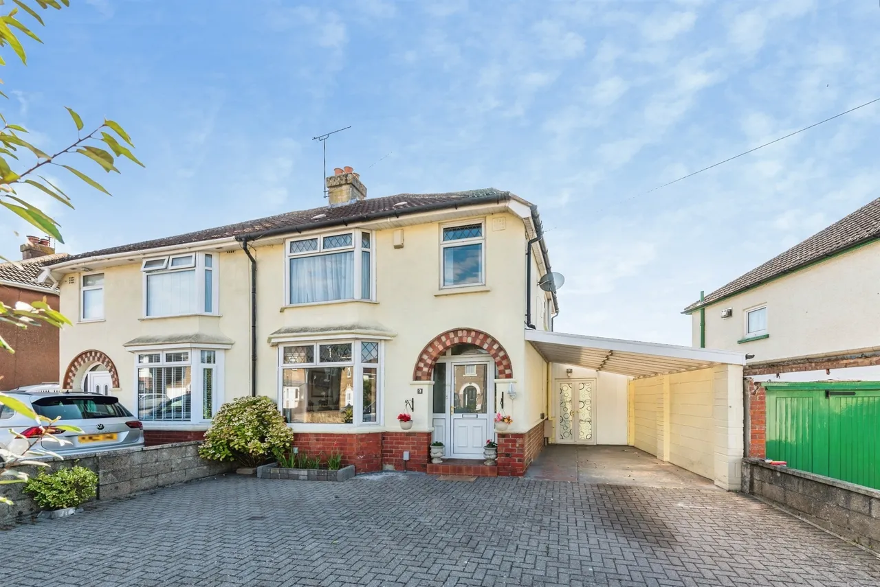 3 bed house for sale — Merton Avenue, SWINDON