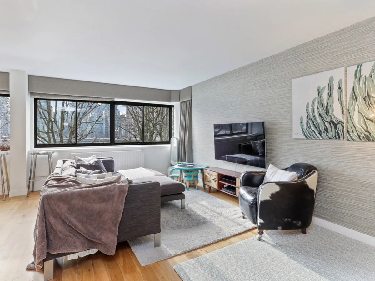 2 bed flat for sale, Grosvenor Road, London, SW1V