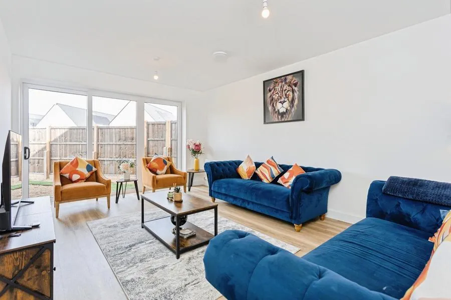 Apricot Crescent, Lindfield, RH16, photo 3