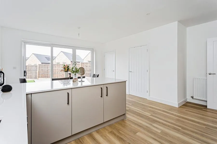 Apricot Crescent, Lindfield, RH16, photo 6