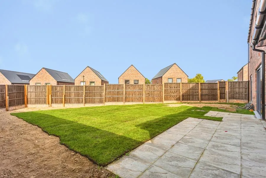 Apricot Crescent, Lindfield, RH16, photo 23