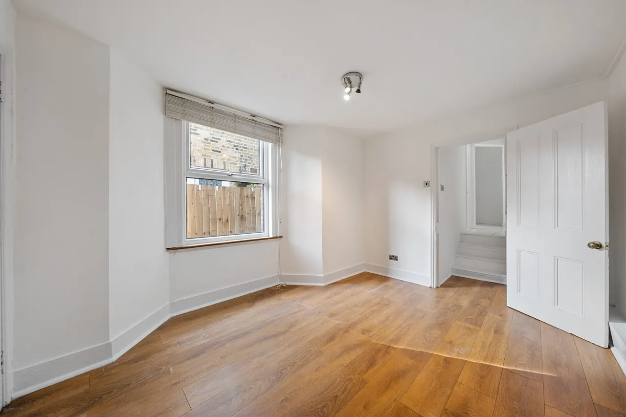 2 bed property for sale — Felix Road, London, W13