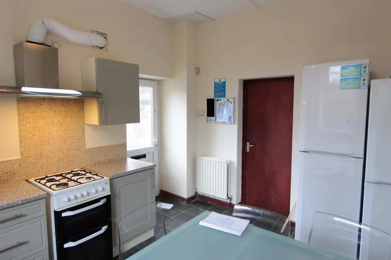 6 bed flat to rent — Barber Crescent, Sheffield, S10 1EF