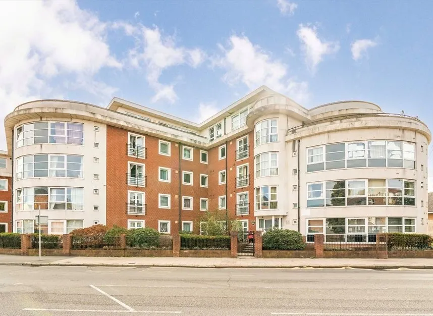 1 bed flat for sale, London Road, Kingston Upon Thames, KT2