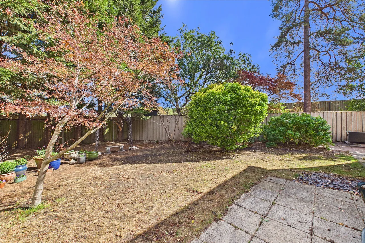 Butler Road, Bagshot, GU19, photo 18