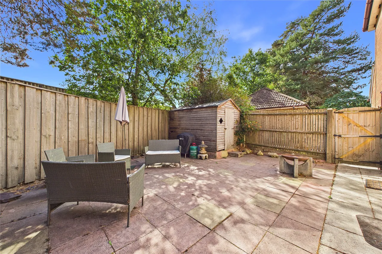 Butler Road, Bagshot, GU19, photo 19