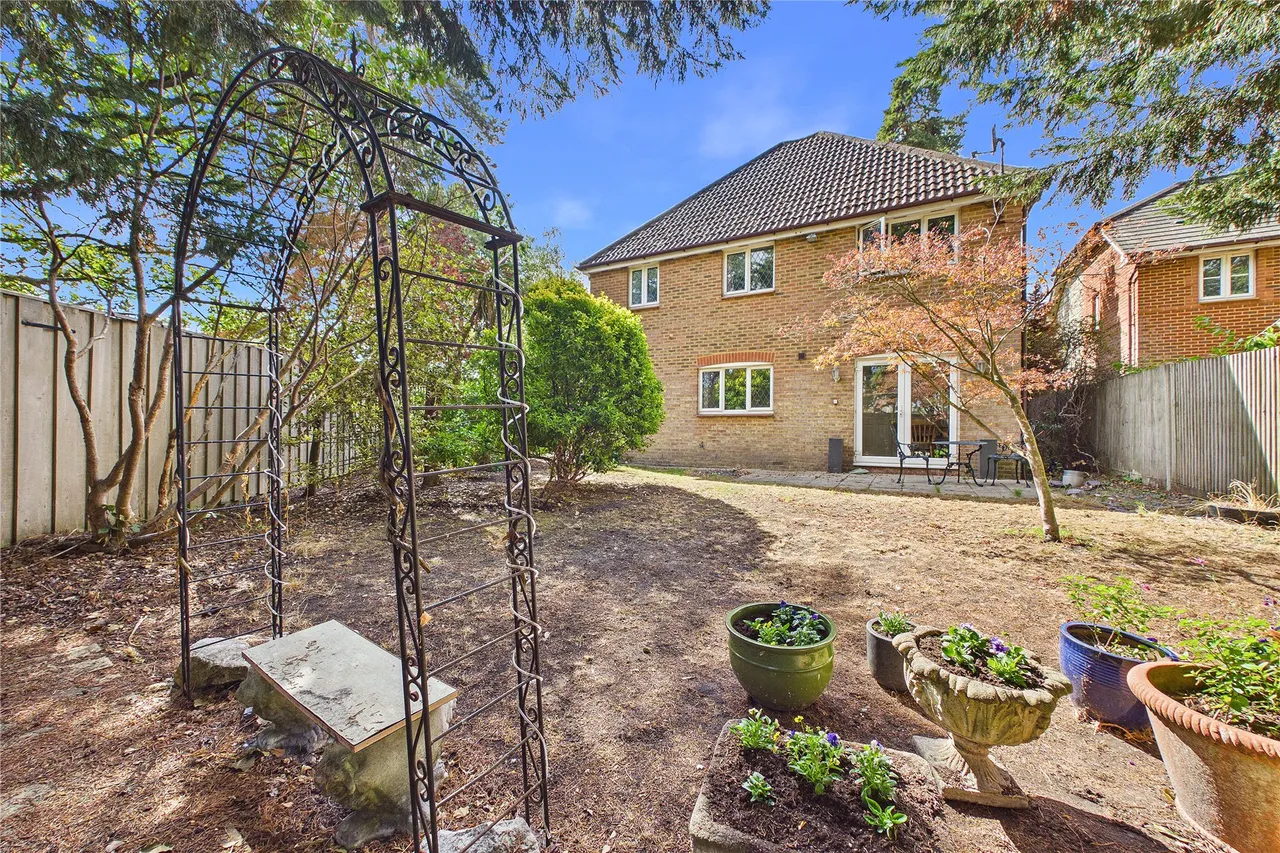 Butler Road, Bagshot, GU19, photo 20