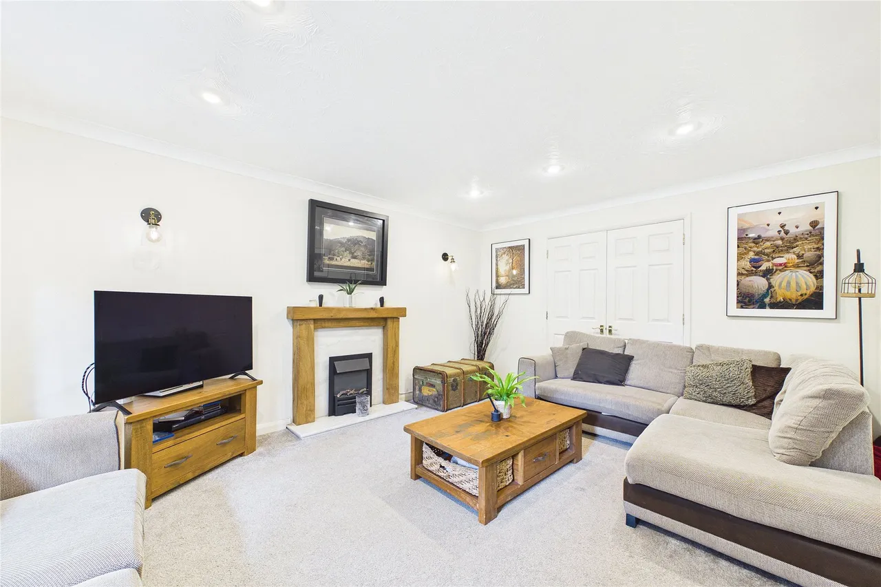 Butler Road, Bagshot, GU19, photo 7